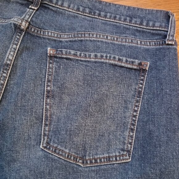 OLD NAVY mid rise boyfriend cut off jeans in Vina (14 tall) - Picture 11 of 14